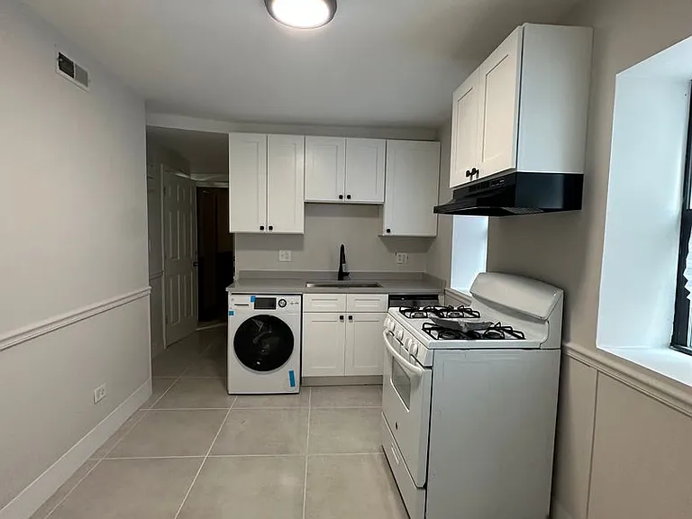 2228 S Sawyer Ave — Photo 1