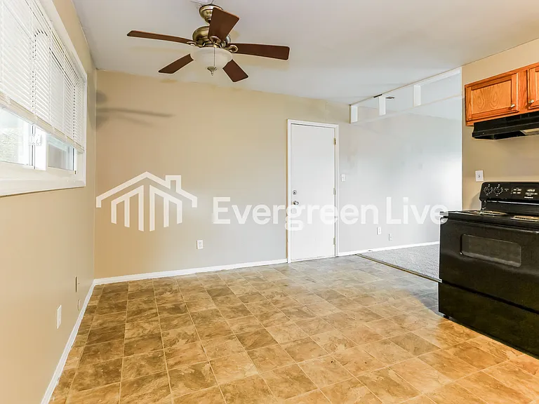 5304 Mapleridge Dr — Photo 7