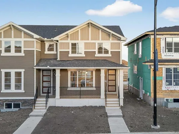 41 W Southborough Ln, Cochrane, AB T4C 2S6