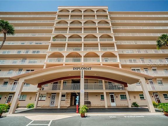 3rd image of 5980 Shore Blvd S APT 809