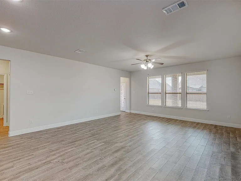 961 Waterview Dr — Photo 11