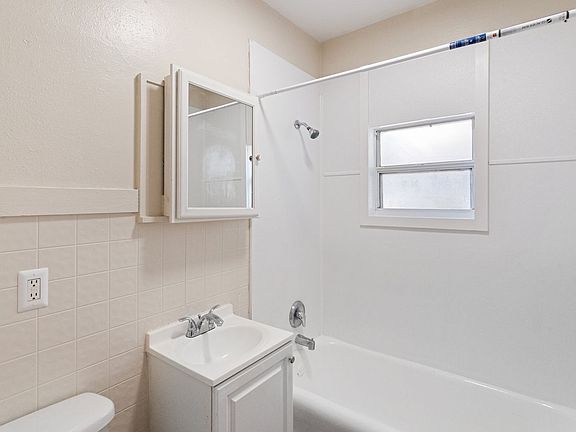 4th image of 927 9th Ave S