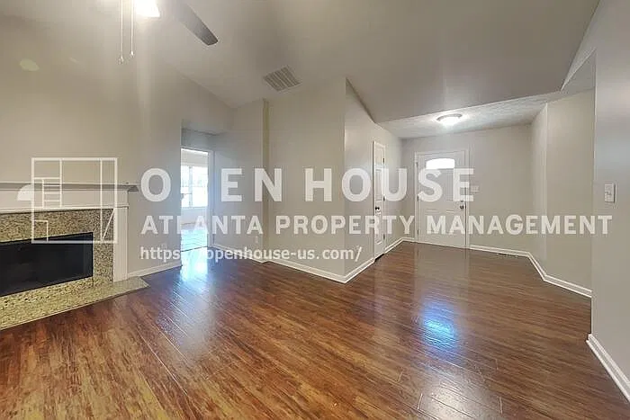 3 bed, 2.0 bath, 1685 sqft, $2,300 — Photo 3