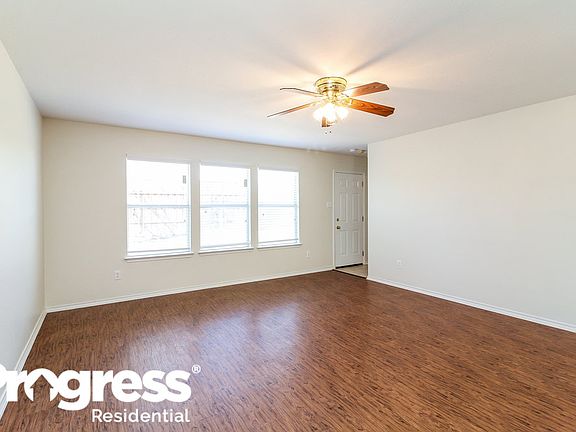 3rd image of 2833 Bluffs Ct