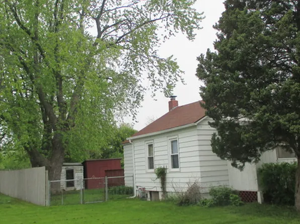 1055 S Cross St, Sycamore, IL 60178