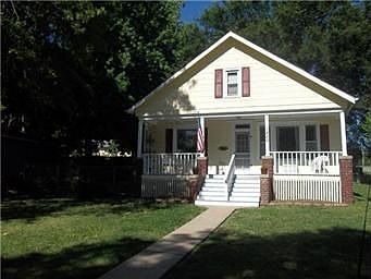2nd image of 1800 Grand Ave