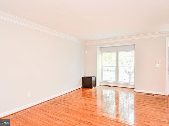 4th image of 9610 Atterbury Ln