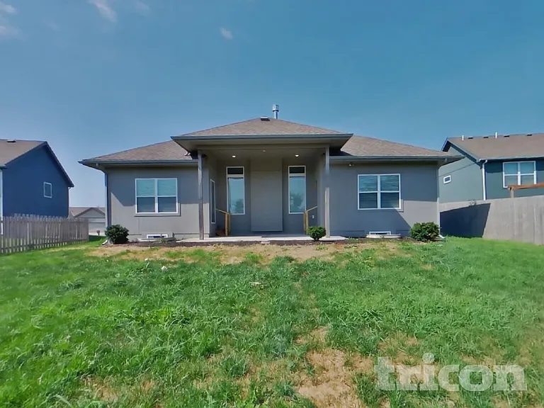 11235 N Bristol Ave — Photo 15