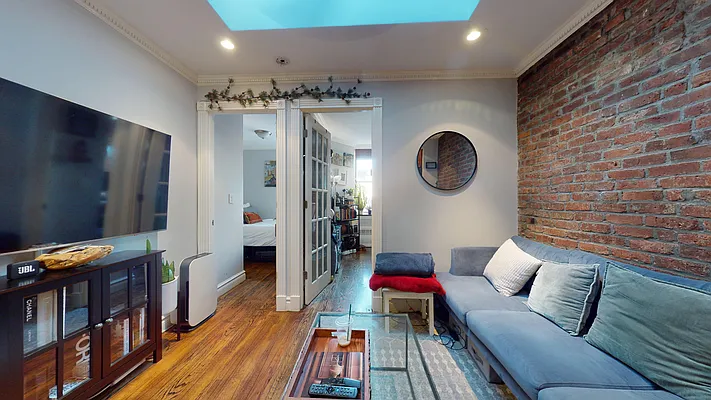 Rented by Bond New York | media 17