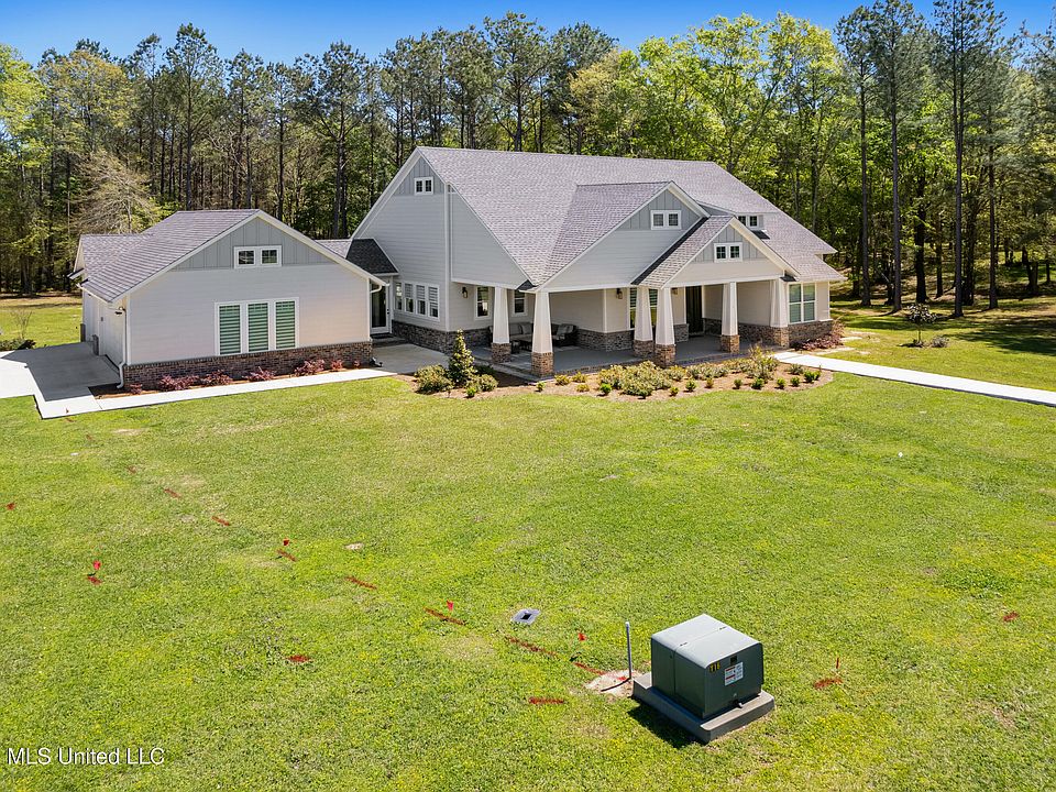 1st image of 20 Timber Ridge Dr
