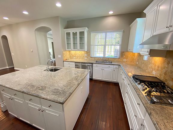 4th image of 933 Saddlehorn Ct