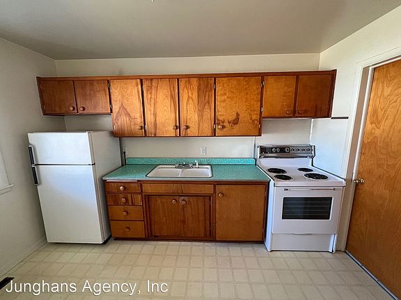 3rd image of 1023 Brown St