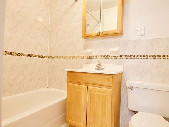 5th image of 147 Orchard St #6F