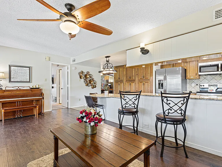 2916 Duchess Trl — Photo 10