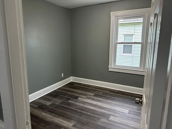 5th image of 194 Bonney St #2