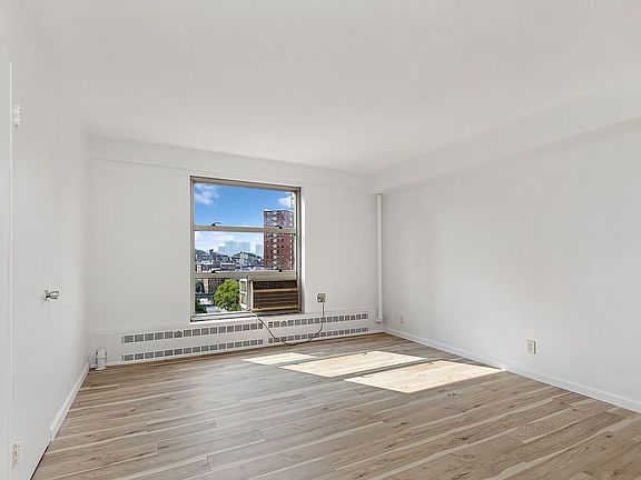 4th image of 70 La Salle St APT 14B