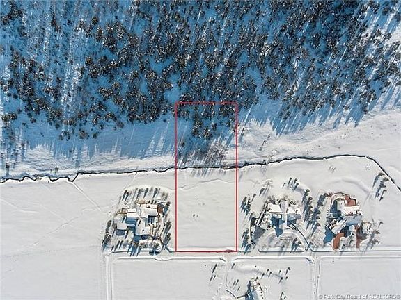 The red lines show the approximate lot lines