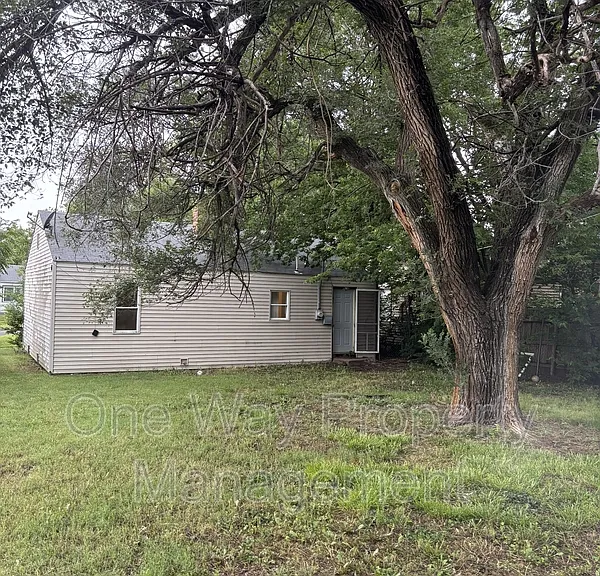 1738 N Poplar Ave — Photo 13