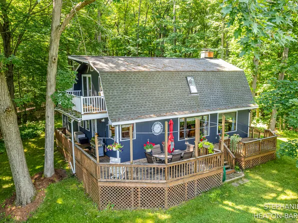11010 Grand River Dr SE, Lowell, MI 49331
