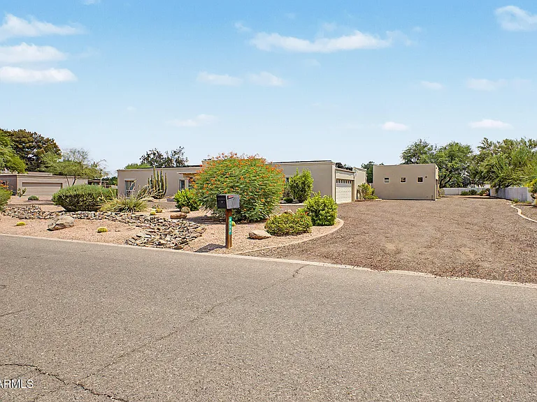 6133 E Mountain View Rd — Photo 3
