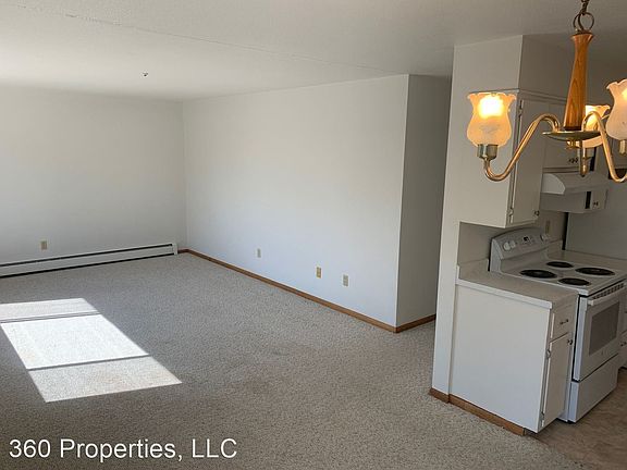 5th image of 212 6th St S #319