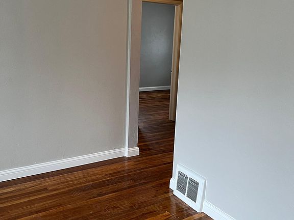 3rd image of 1205 W Willow Ln