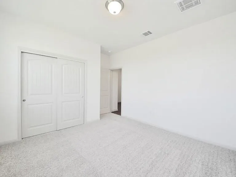18325 Urbano Dr — Photo 16