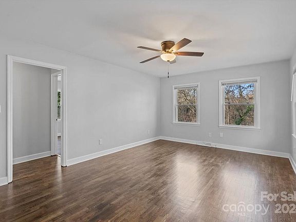 4th image of 1123 W Davidson Ave