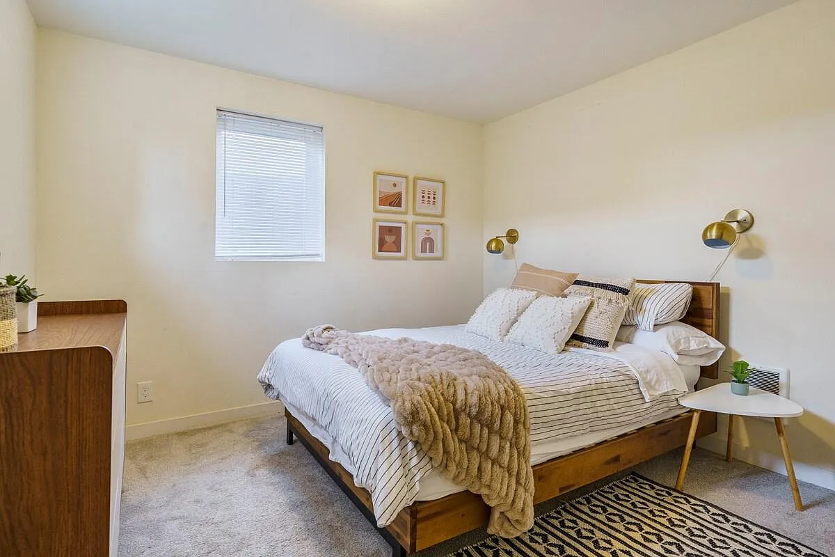 5506 NE Hoyt St — Photo 1