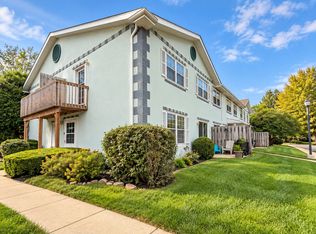1083 Greenwood Cir, Woodstock, IL 60098