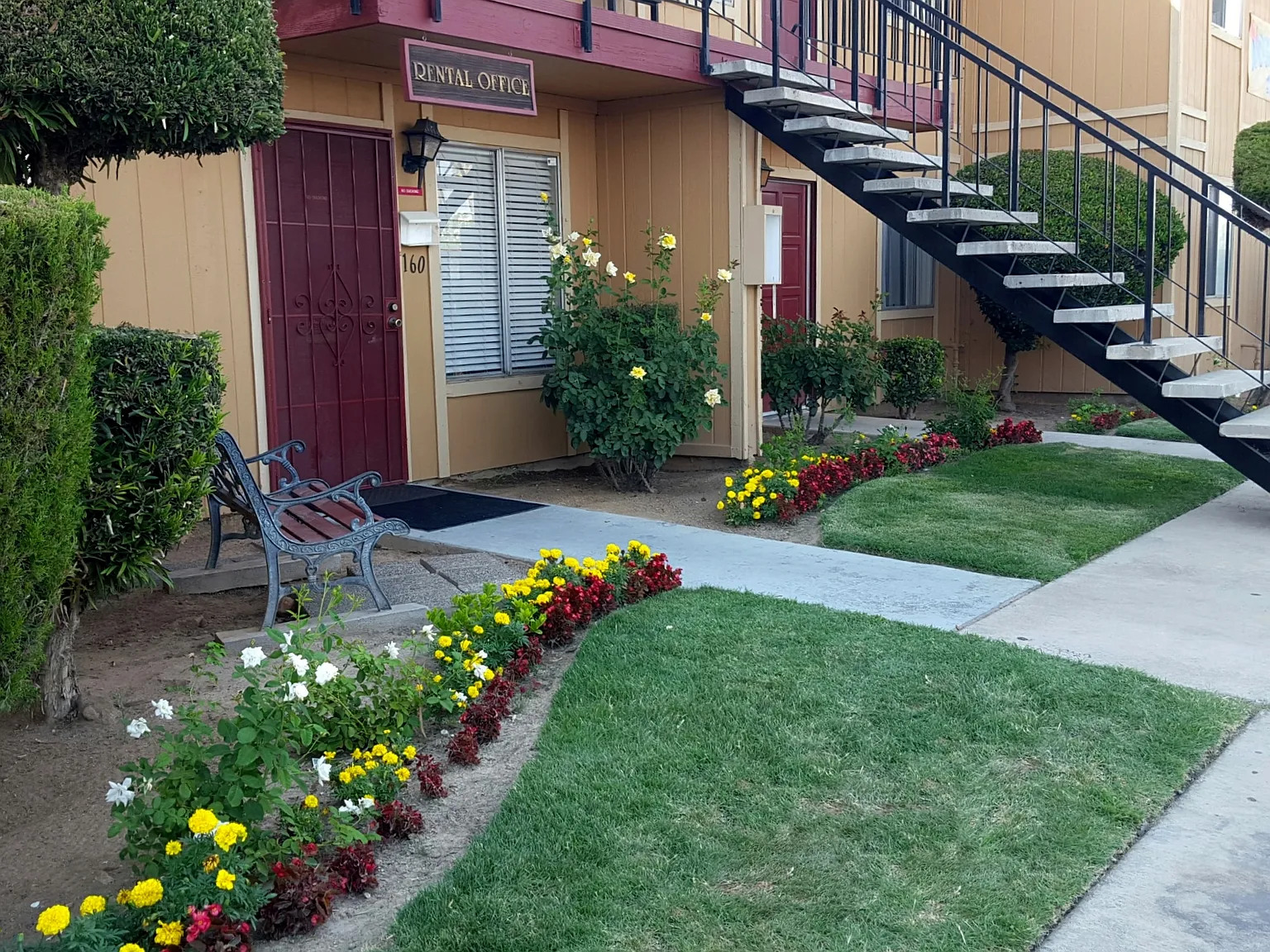 VICTORIA PARK APARTMENTS — Photo 2