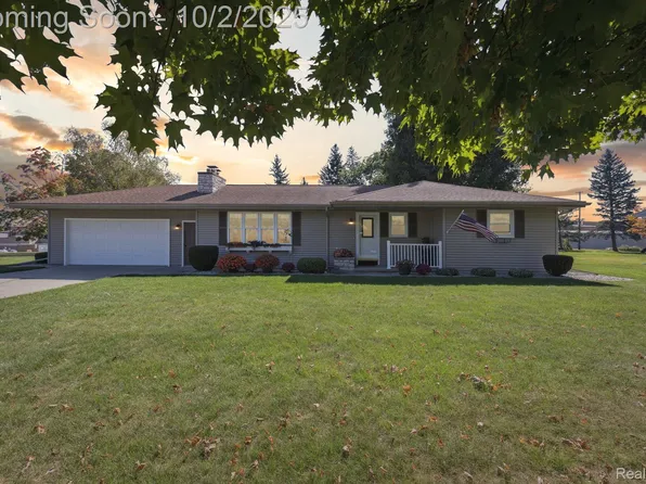 1565 Parkway Dr, Caro, MI 48723