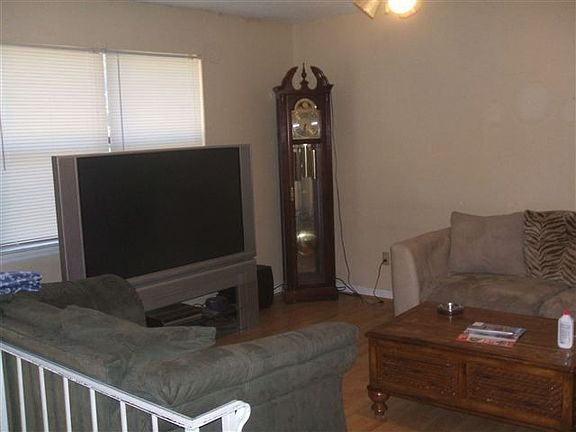 4th image of 1035 Forest Dr SE