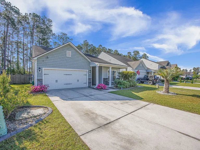 321 Decatur Dr — Photo 2
