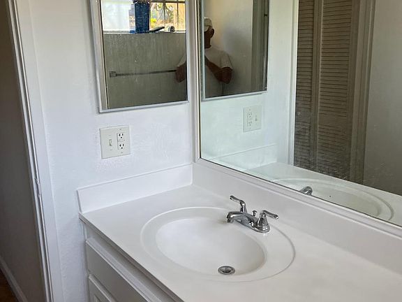 4th image of 2852 1/2 E St