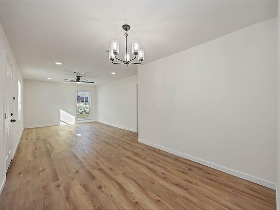 4th image of 5942 Ridgeway Dr