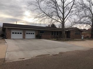 703 4th St, Farwell, TX 79325