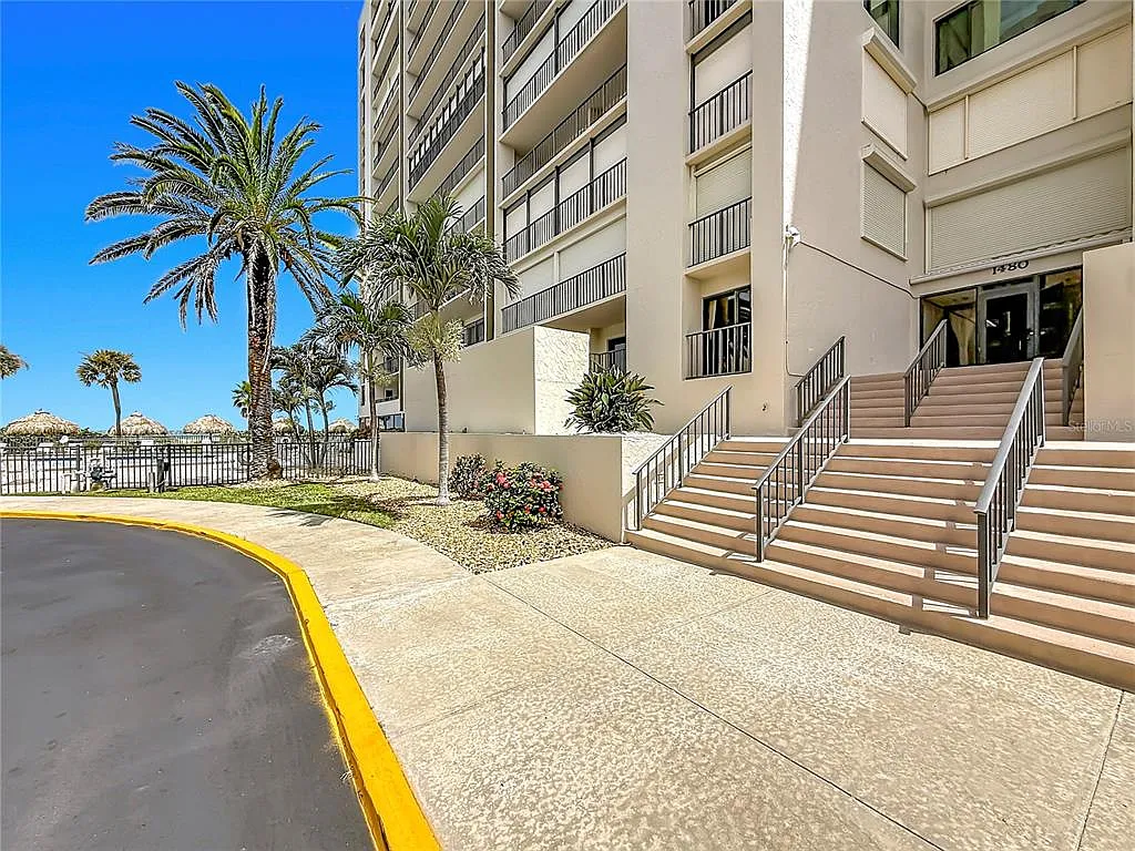 2 bed, 2.0 bath, 1331 sqft, $3,600 — Photo 4