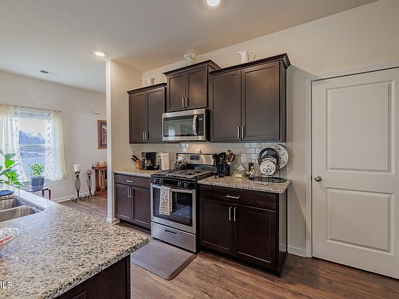 5th image of 936 Pampas Dr