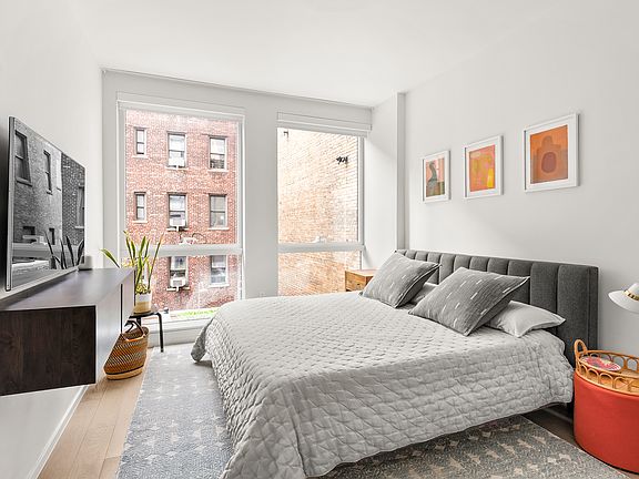 5th image of 150 E 23rd St #3C