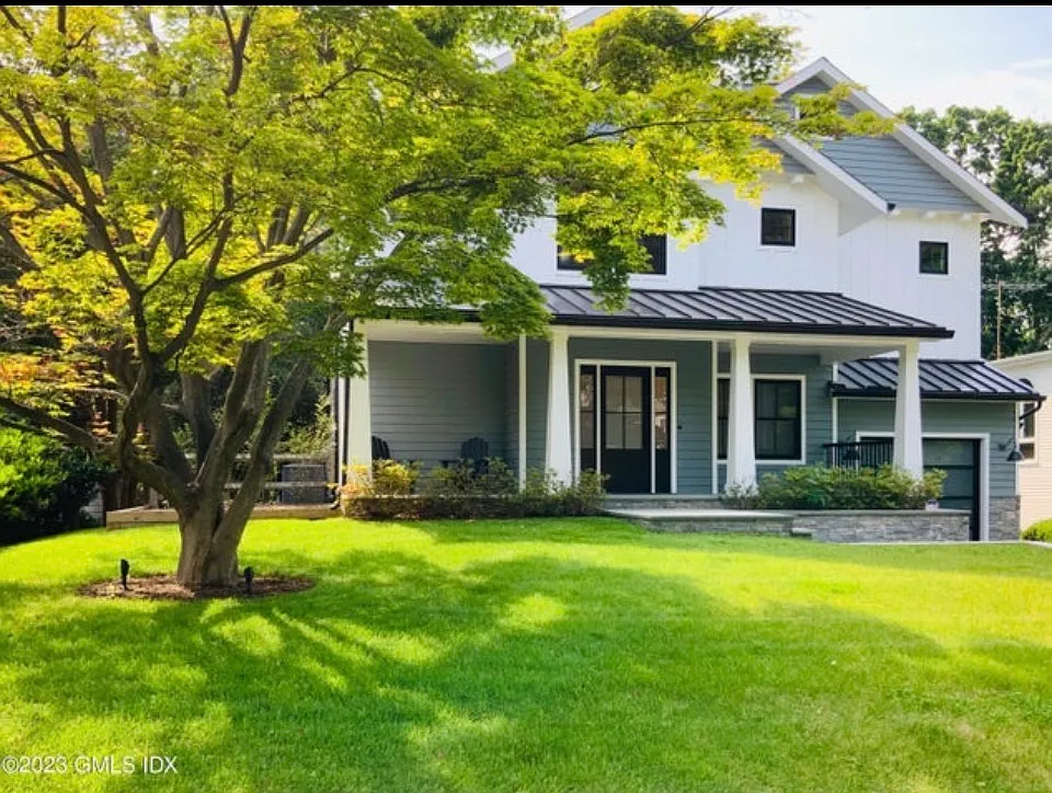 4 bed, 4.5 bath, 4200 sqft, $17,000 — Photo 1