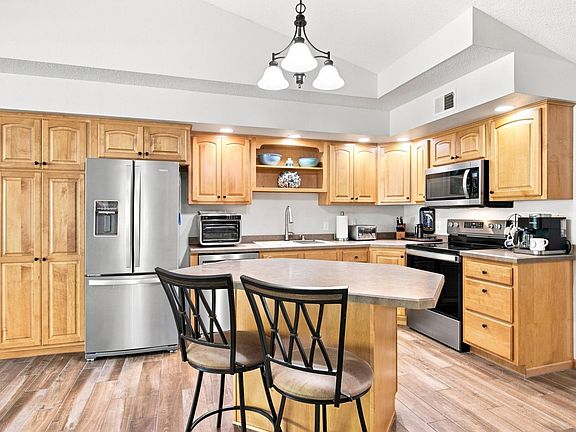 3rd image of 1815 Bridgeview Blvd