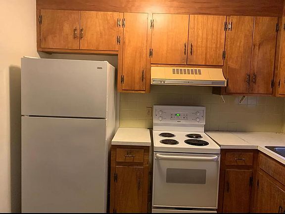3rd image of 145 Wildwood Dr