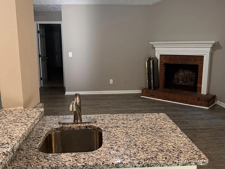 2154 Wells Dr SE — Photo 3