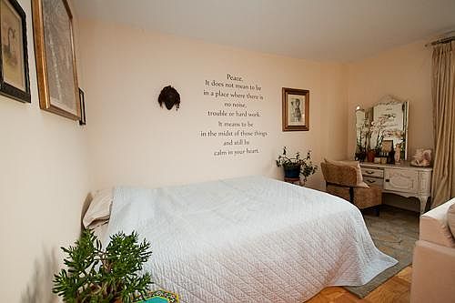 Sleeping area: large fits a queen bed, easily partitioned