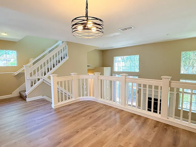 401 Skylark Ct — Photo 16