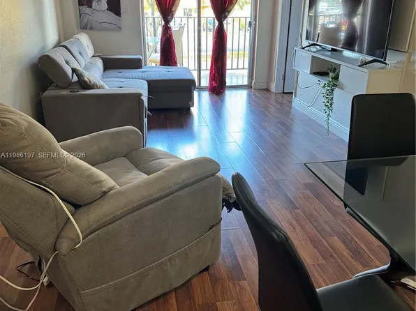 4717 NW 7th St APT 203-10, Miami, FL 33126