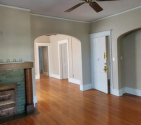 2593 - Entry to Apartment_06232021