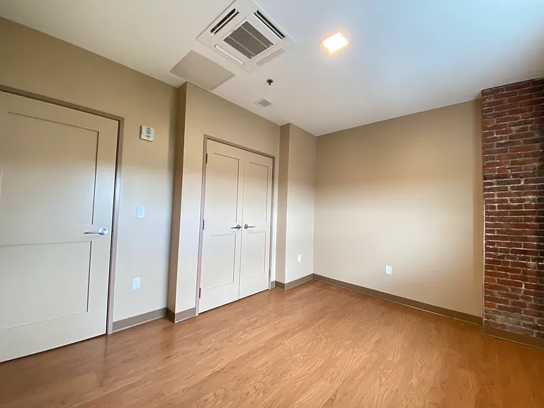 Red Oak at 83 Hanover Street — Photo 34