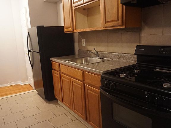 3rd image of 46 Carteret St #10